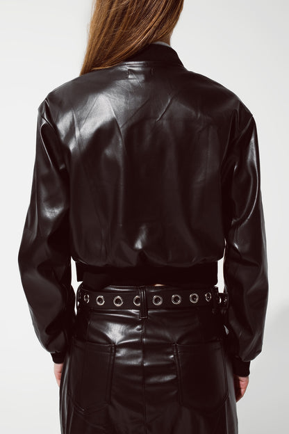 Chaqueta bomber metálica con bolsillos delanteros en negro