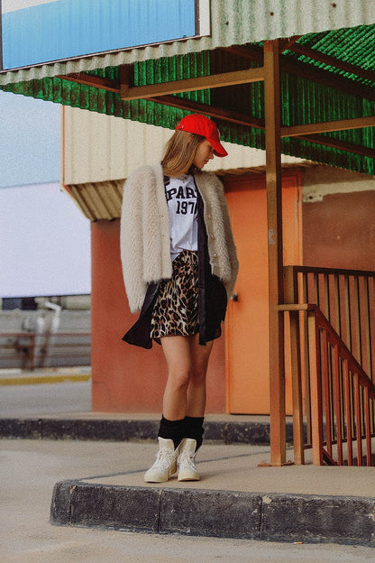 Chaqueta cropped beige de piel fina