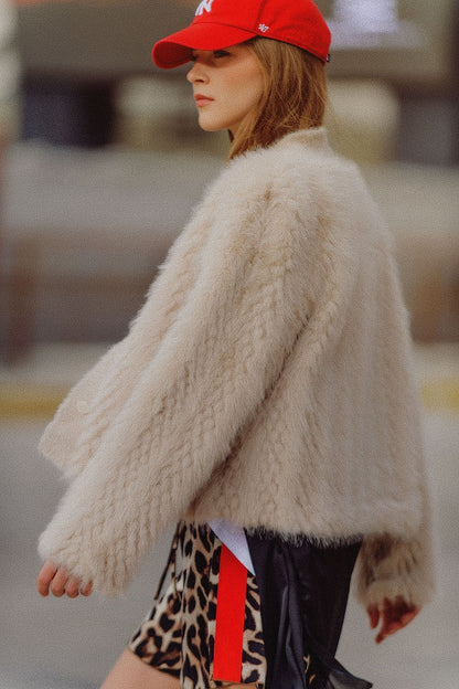 Chaqueta cropped beige de piel fina