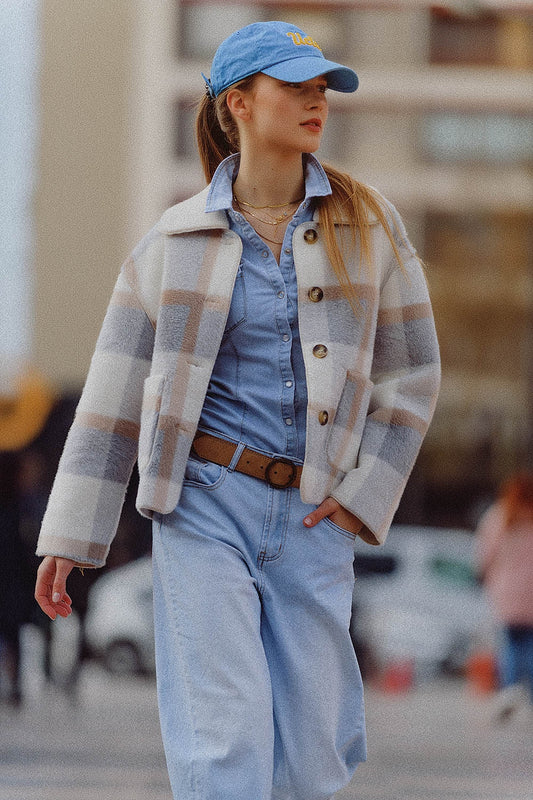 Q2 chaqueta de piel con estampado de cuadros azules
