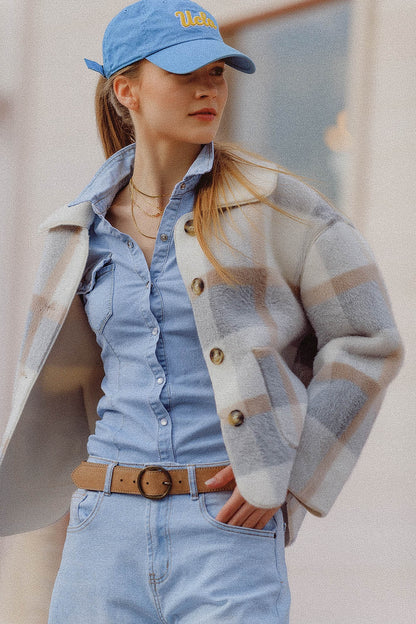 chaqueta de piel con estampado de cuadros azules