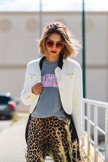 Chaqueta de punto de alta calidad extra suave y esponjosa en color crudo