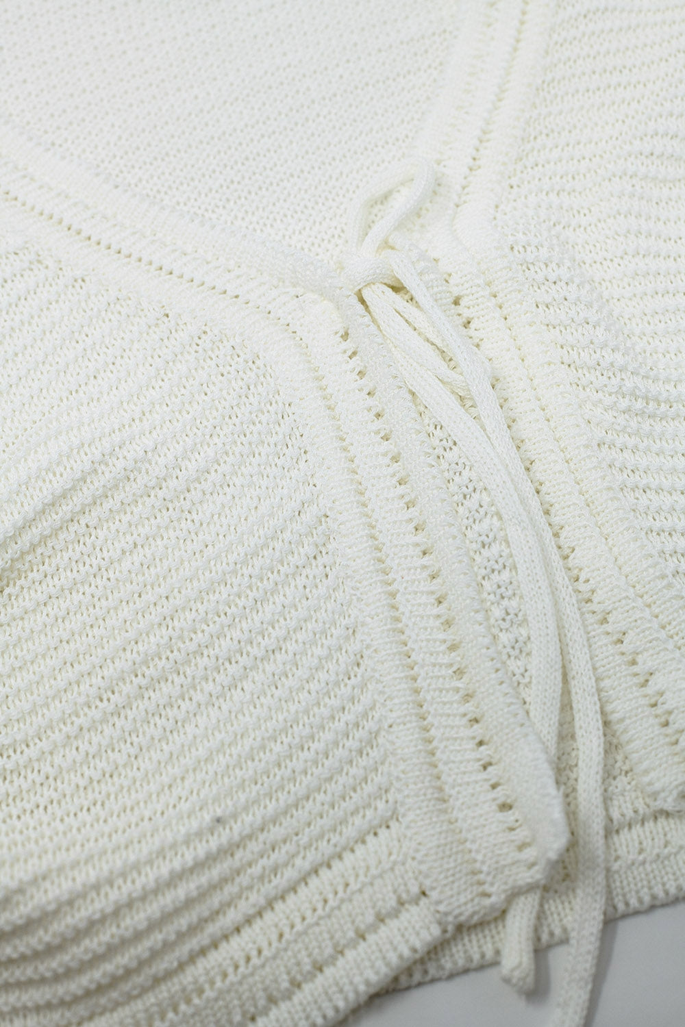 Chaqueta de punto de manga larga en blanco con detalle de nudo
