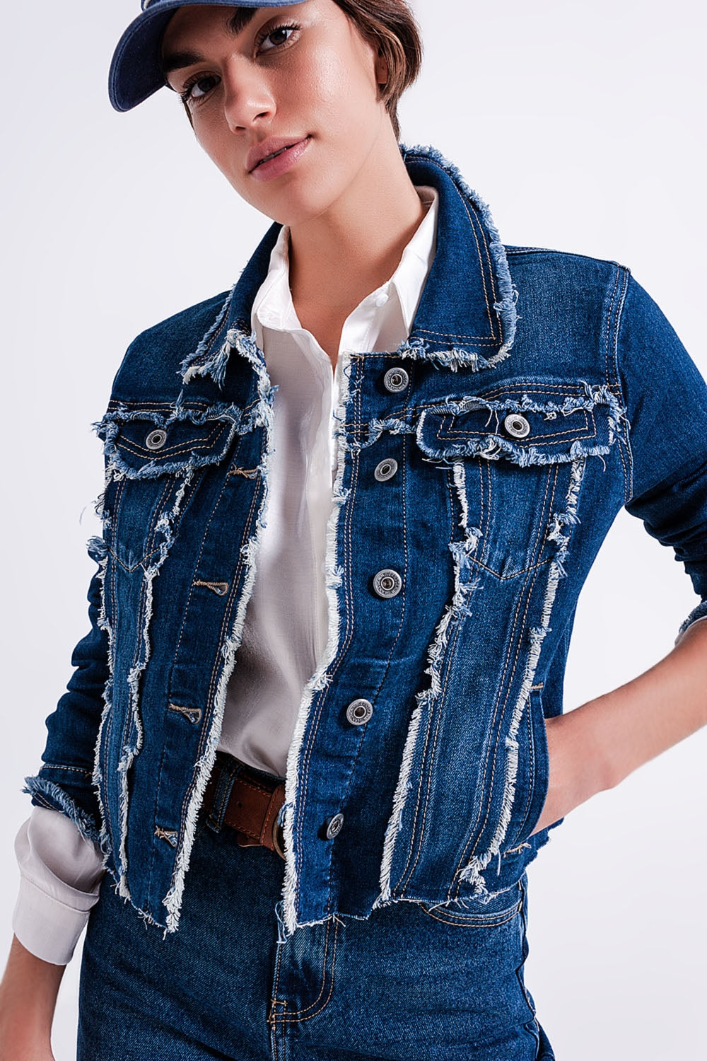 Chaqueta denim con remates desilachados