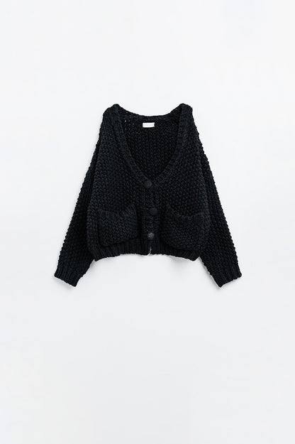 Chaqueta negra oversize de punto grueso con bolsillos