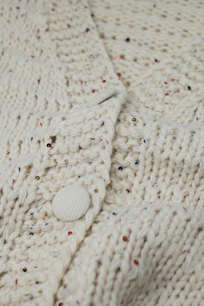 Chaqueta oversize de punto grueso en color crema con detalle de lentejuelas