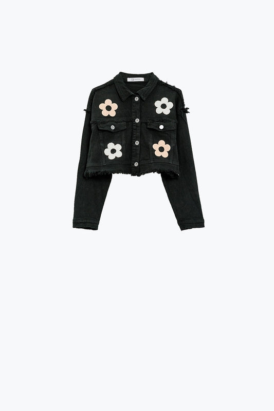 Q2 Chaqueta recortada con bolsillos en el pecho y detalles florales en negro