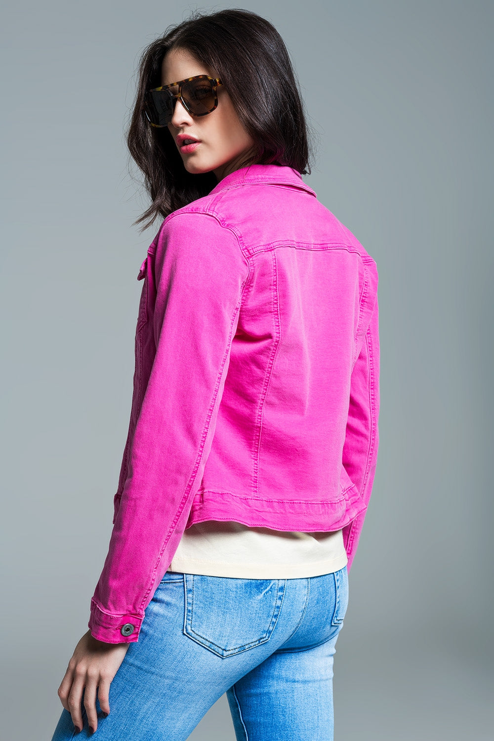 Chaqueta vaquera básica con bolsillos en rosa