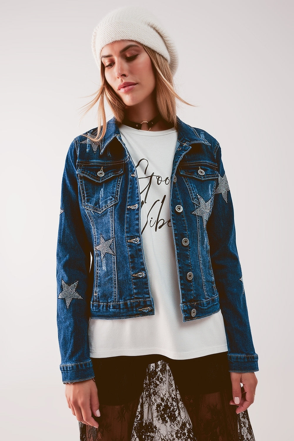 Chaqueta vaquera con adorno de estrella en lavado medio