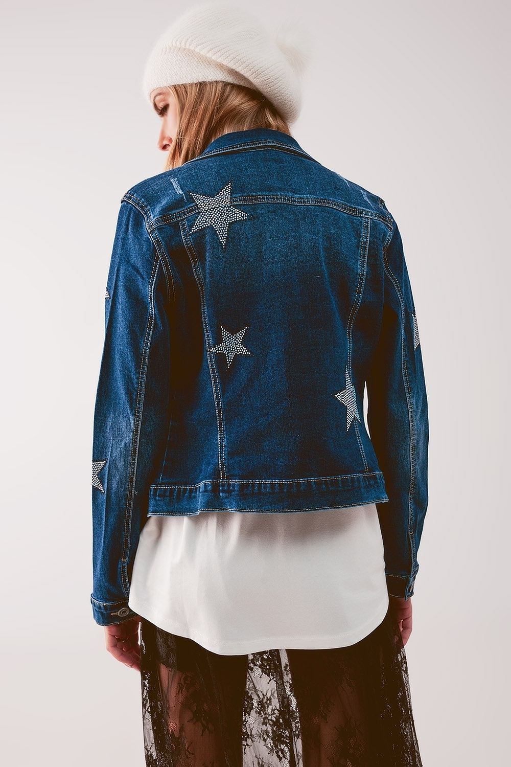 Chaqueta vaquera con adorno de estrella en lavado medio