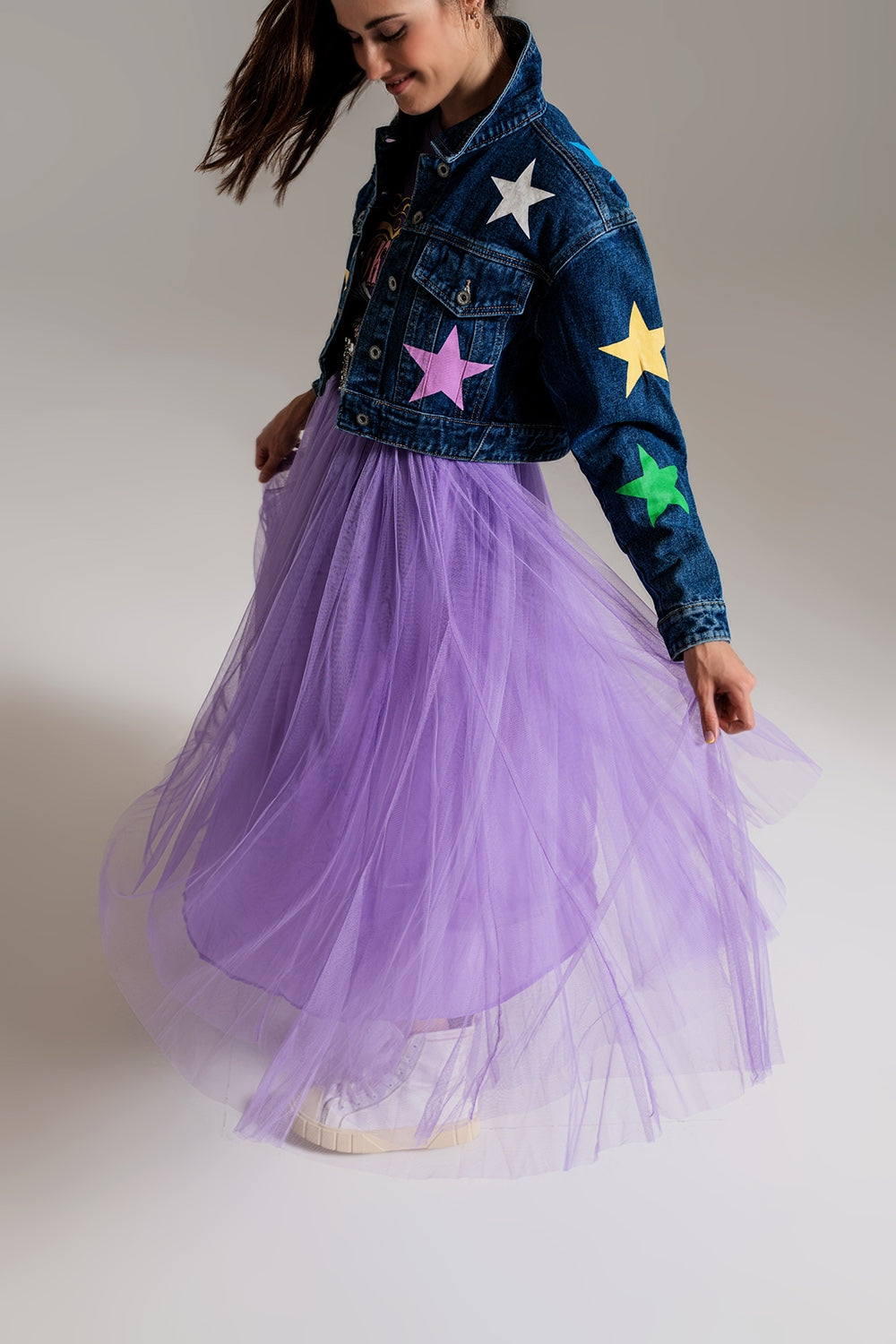 chaqueta vaquera con estrellas multicolores