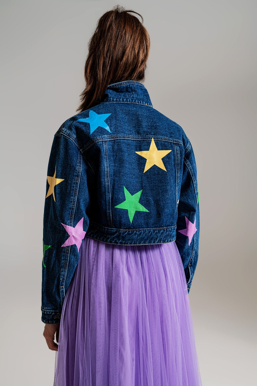 chaqueta vaquera con estrellas multicolores