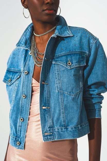 Chaqueta vaquera con tachuelas en azul