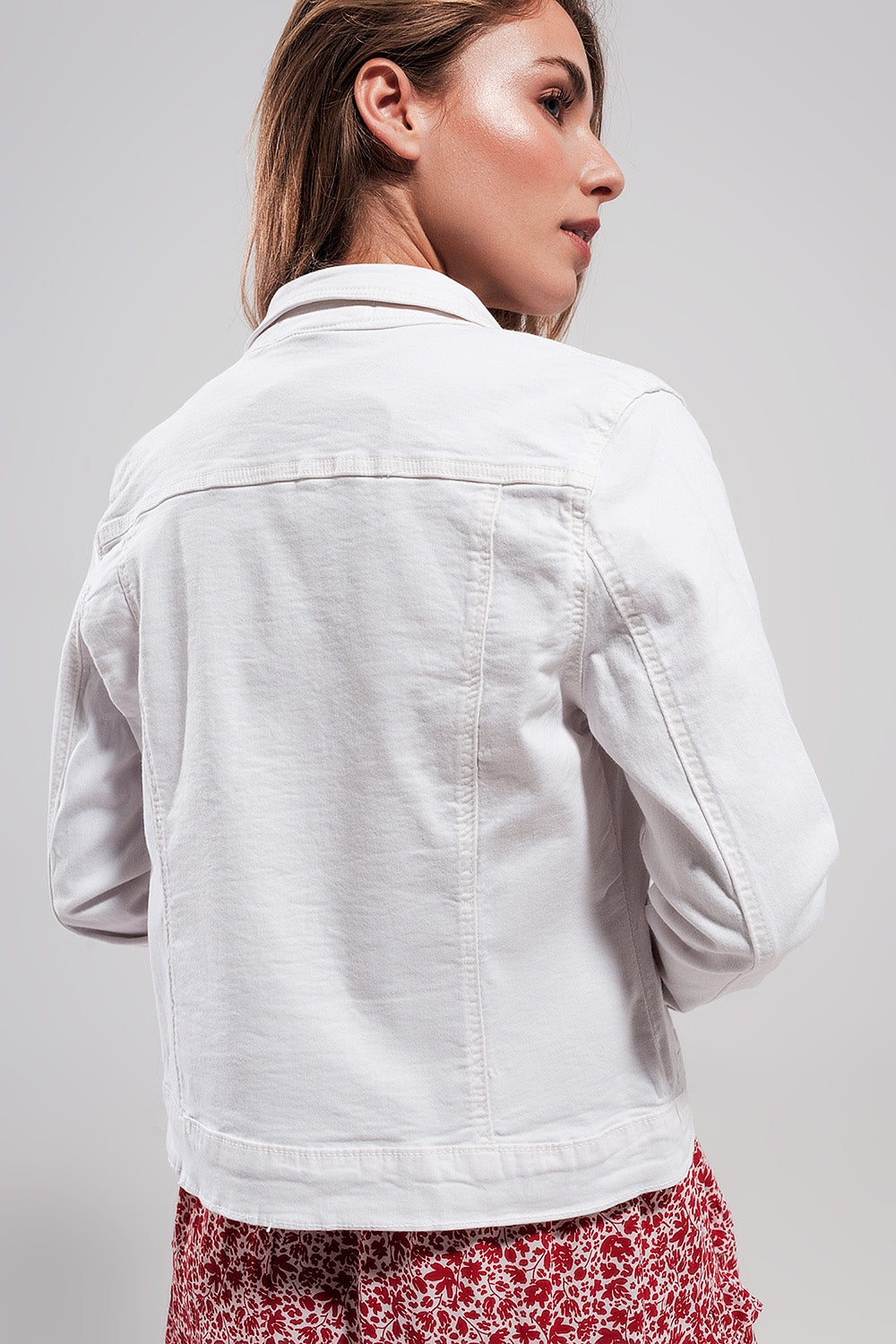 Chaqueta vaquera de corte slim en color blanco