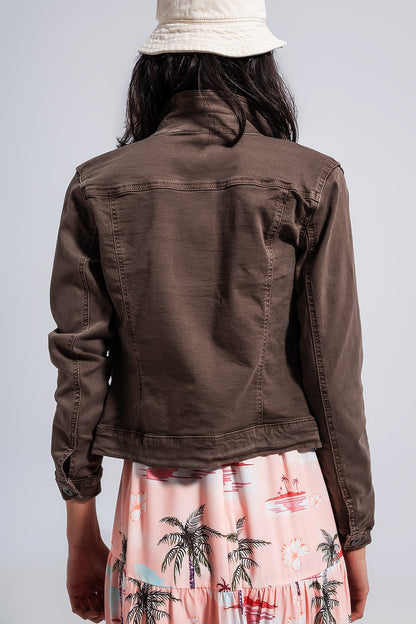 Chaqueta vaquera de corte slim en color chocolate