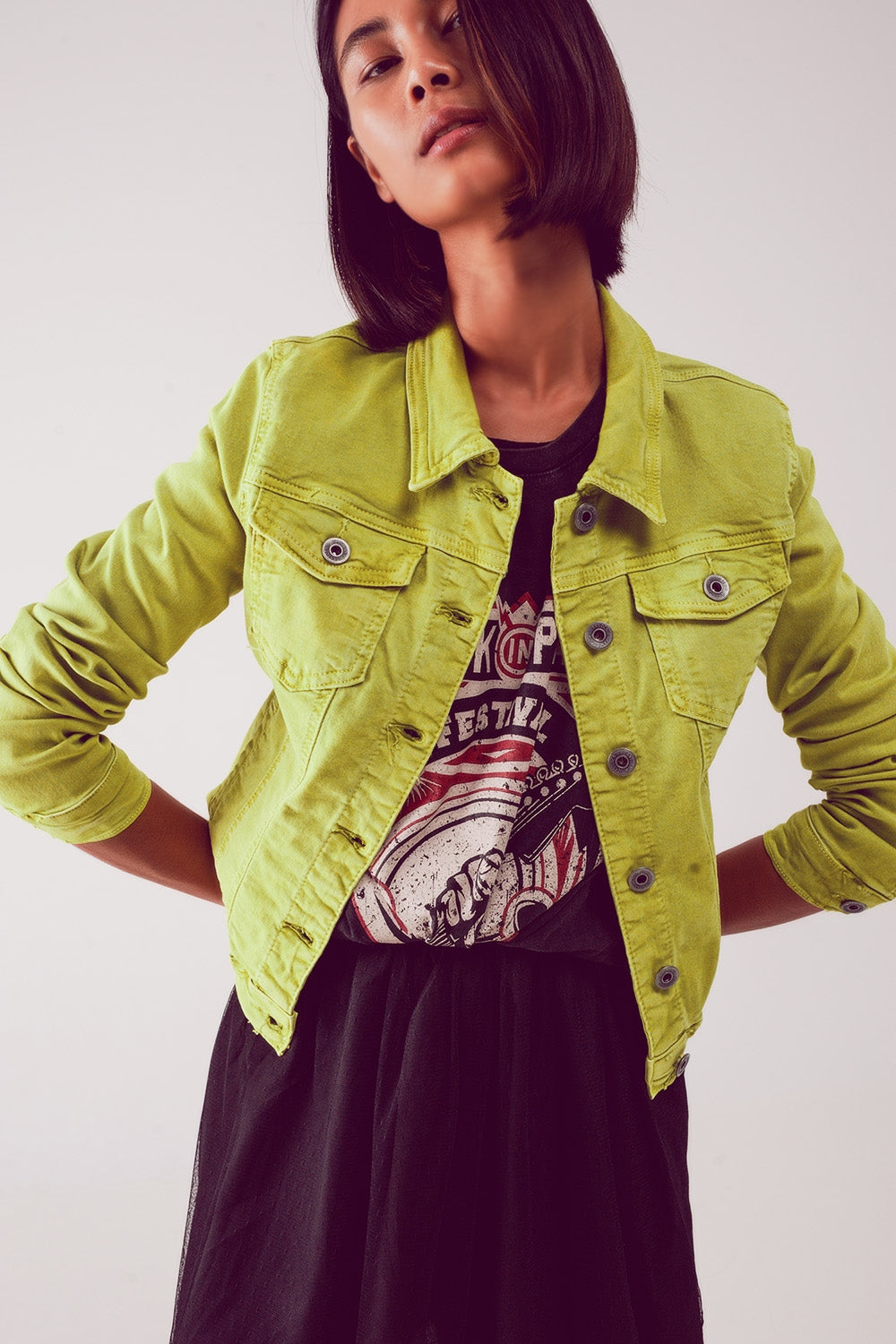 Q2 Chaqueta vaquera de corte slim en color lima