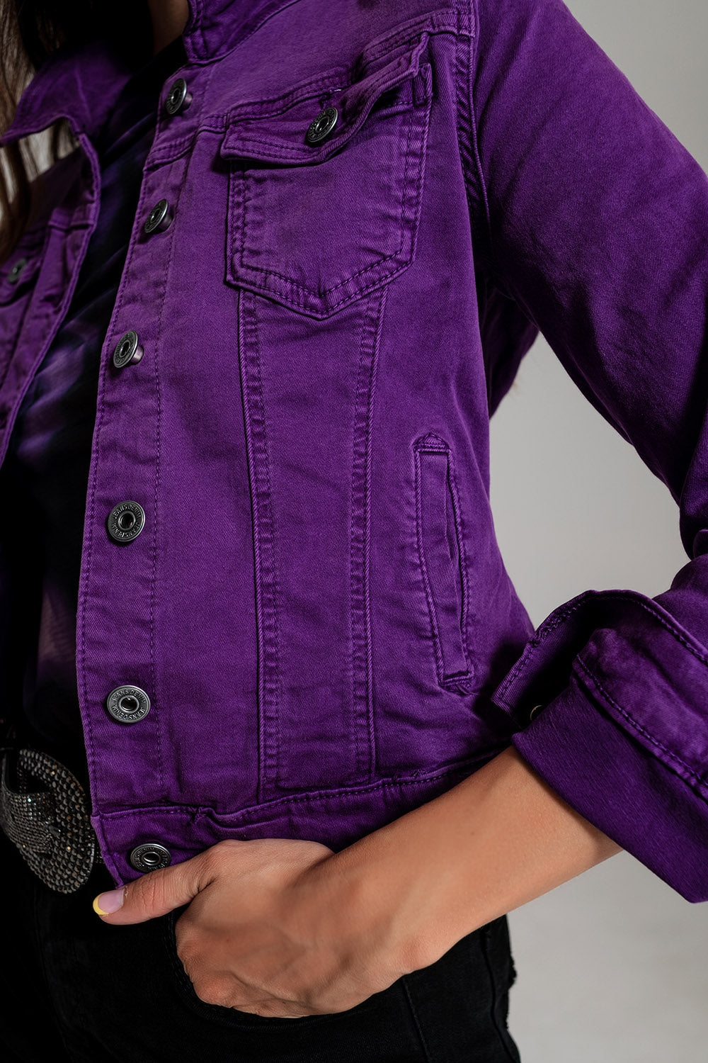 Chaqueta vaquera morado de corte slim