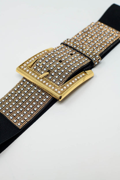 Cinturón negro ancho con diseño de strass tachonado y hebilla cuadrada.