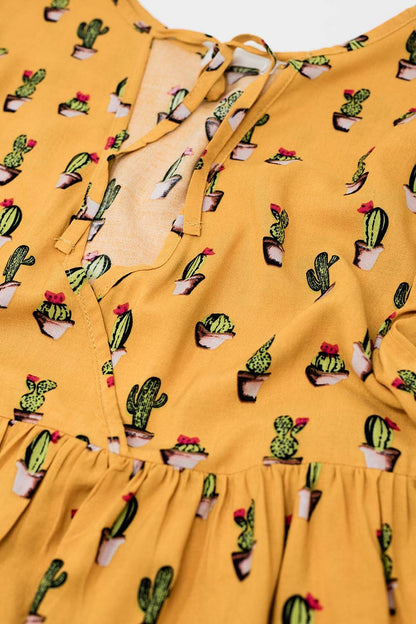 crop top amarillo con estampado de cactus