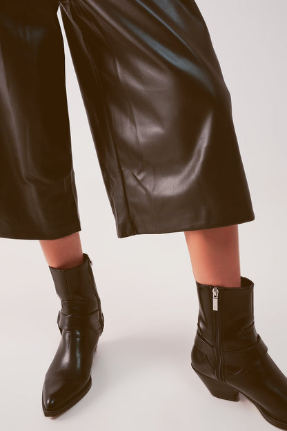 Culotte de pierna ancha en piel sintética en negro
