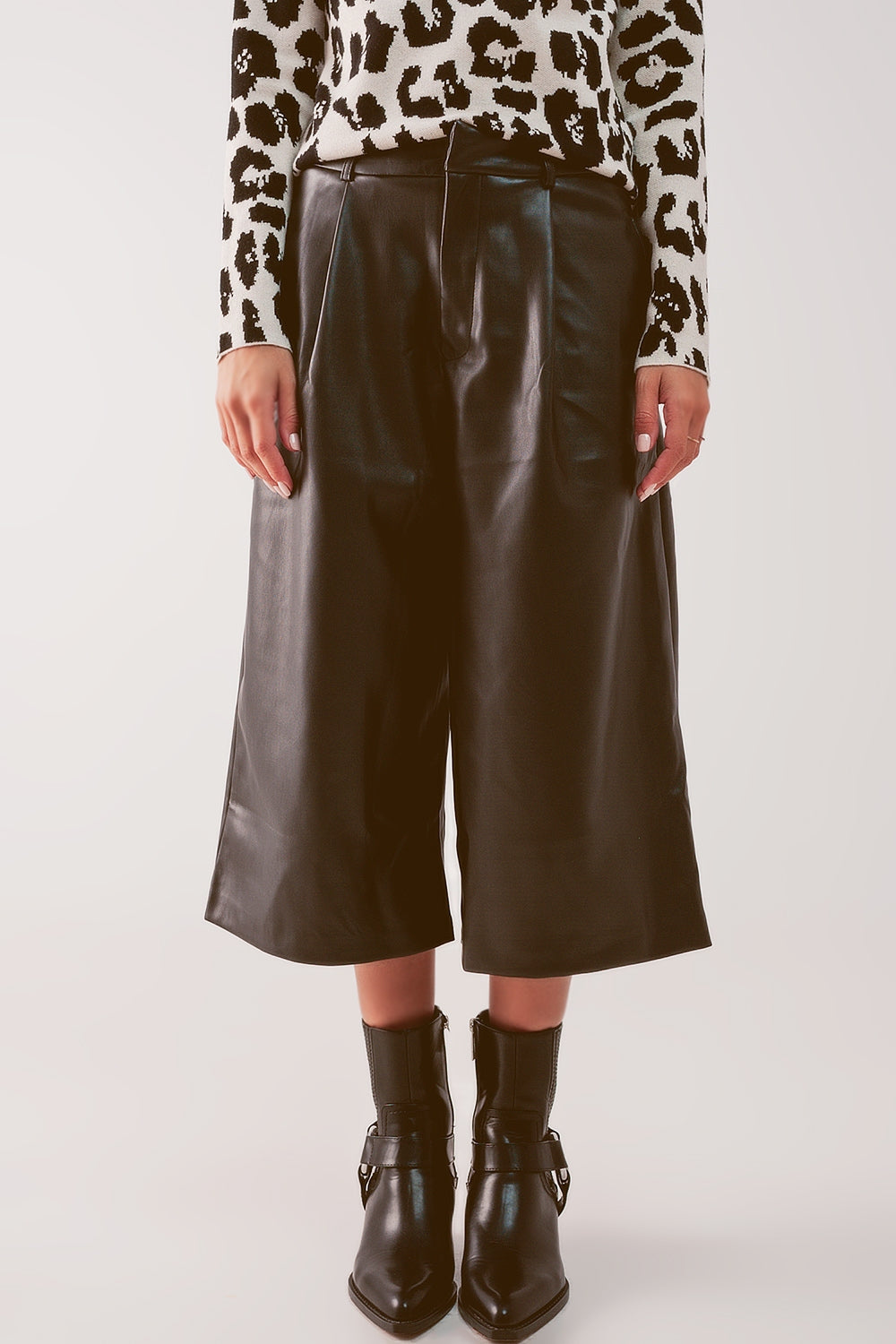 Culotte de pierna ancha en piel sintética en negro