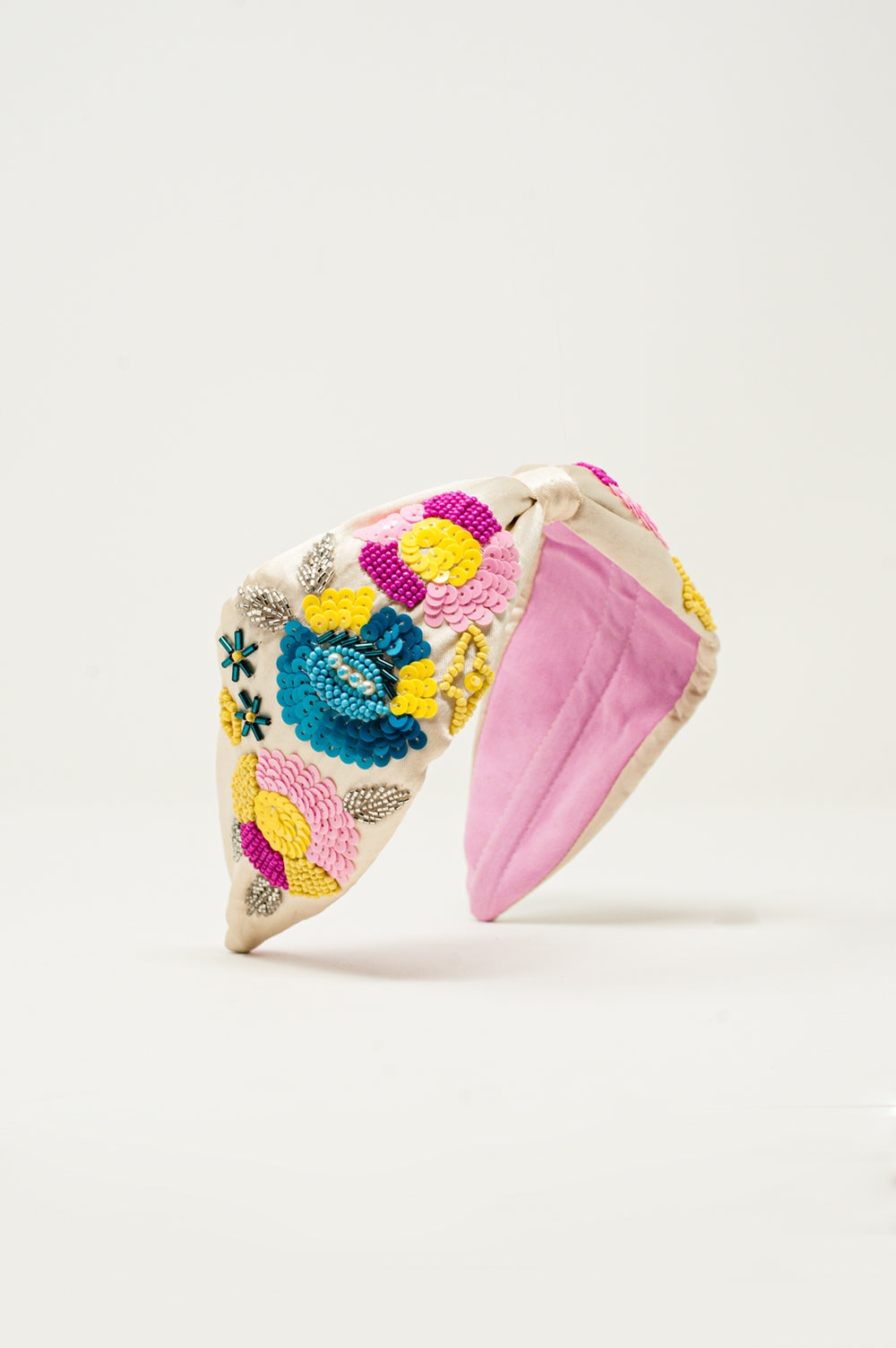Q2 Diadema anudada con adornos florales en color crema