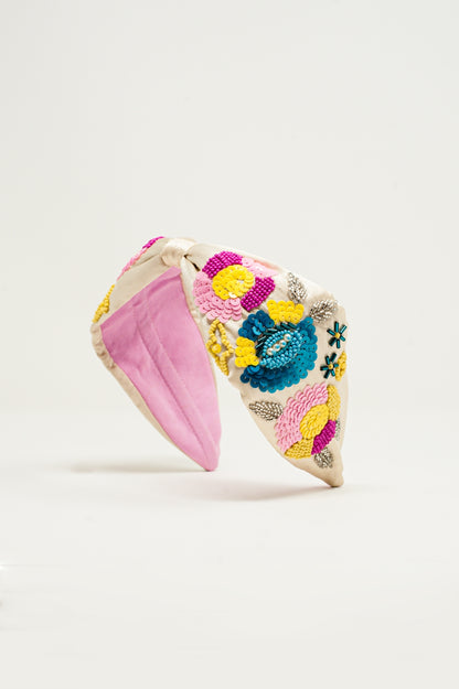 Diadema anudada con adornos florales en color crema