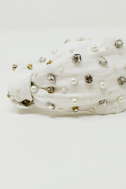 Diadema blanca con perlas y strass decorativos