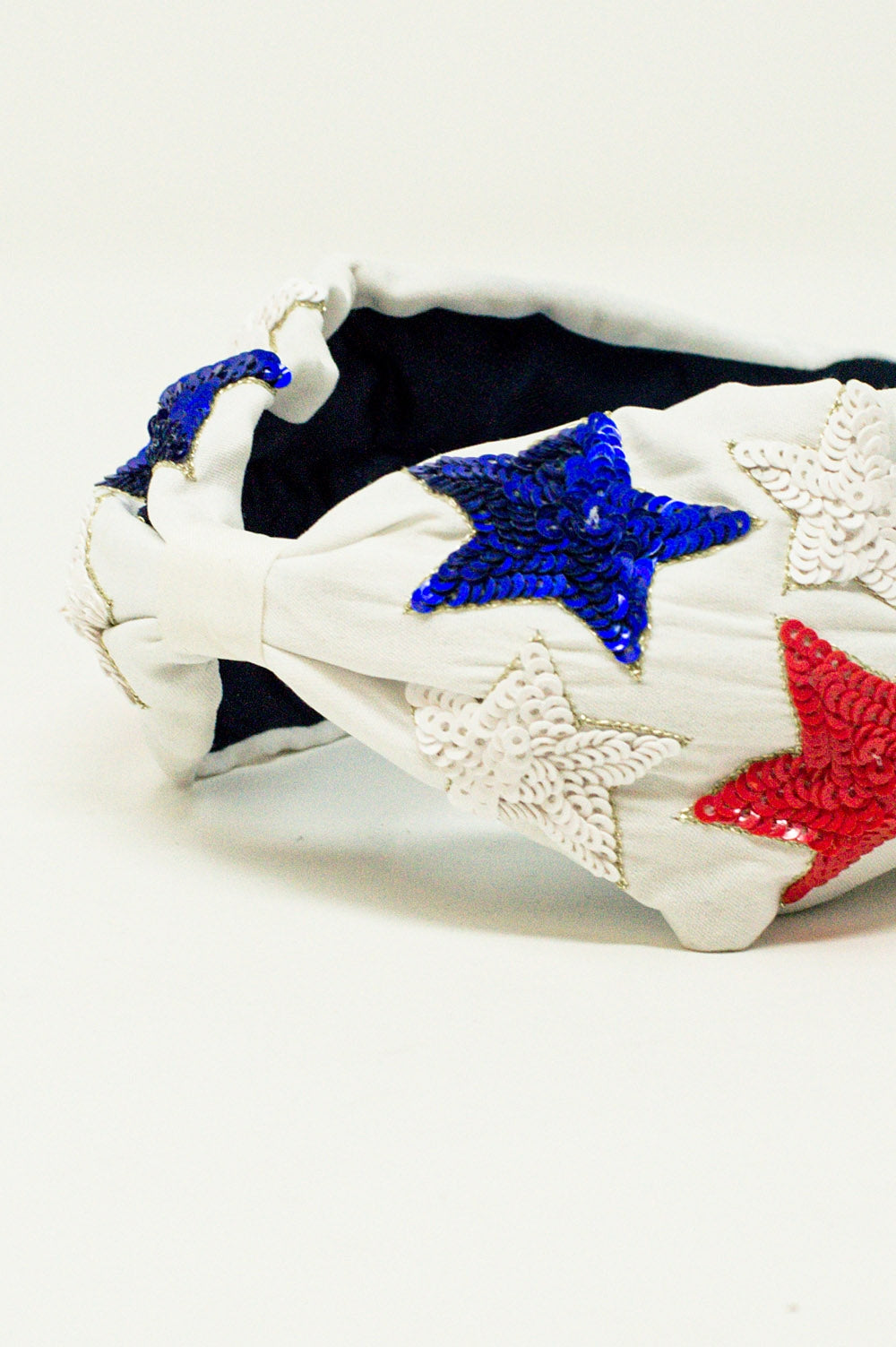 Diadema con estrellas de lentejuelas en blanco