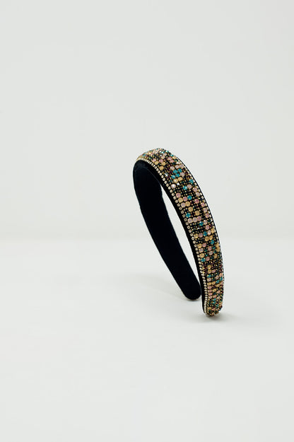 Diadema de terciopelo con detalles de pedrería.