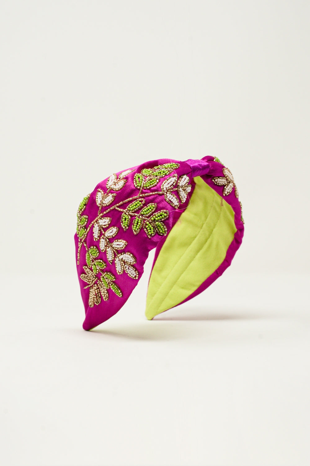 Q2 Diadema morado decorado con flores