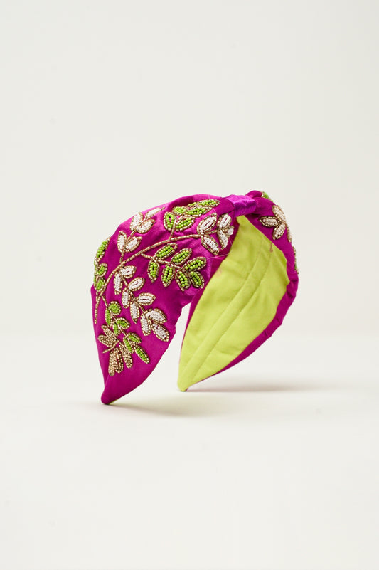 Q2 Diadema morado decorado con flores