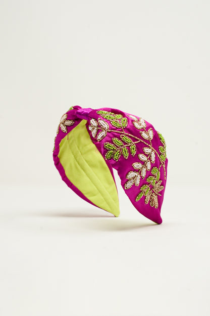 Diadema morado decorado con flores