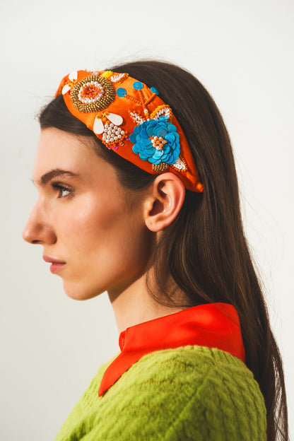 Diadema naranja con adornos