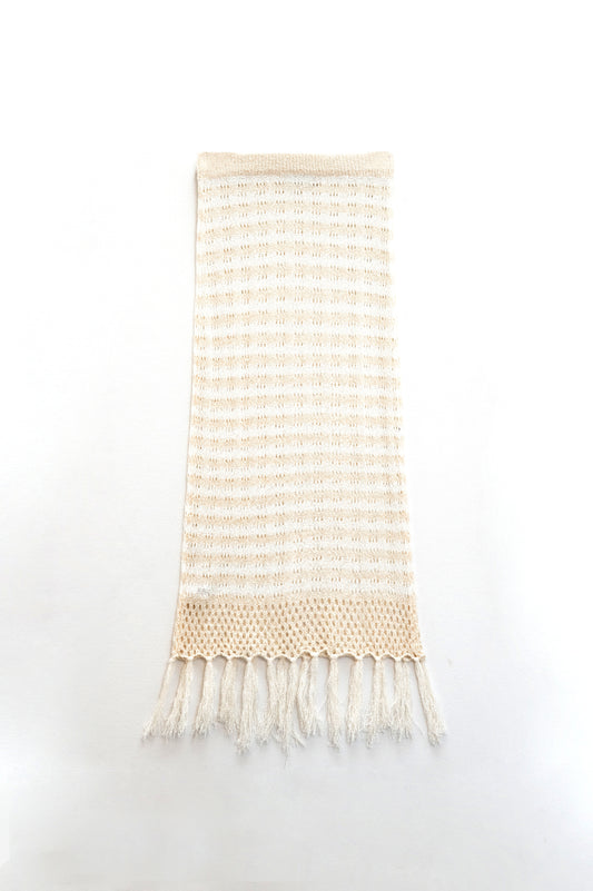 Q2 Falda blanca midi de crochet con rayas beige y dobladillo de flecos