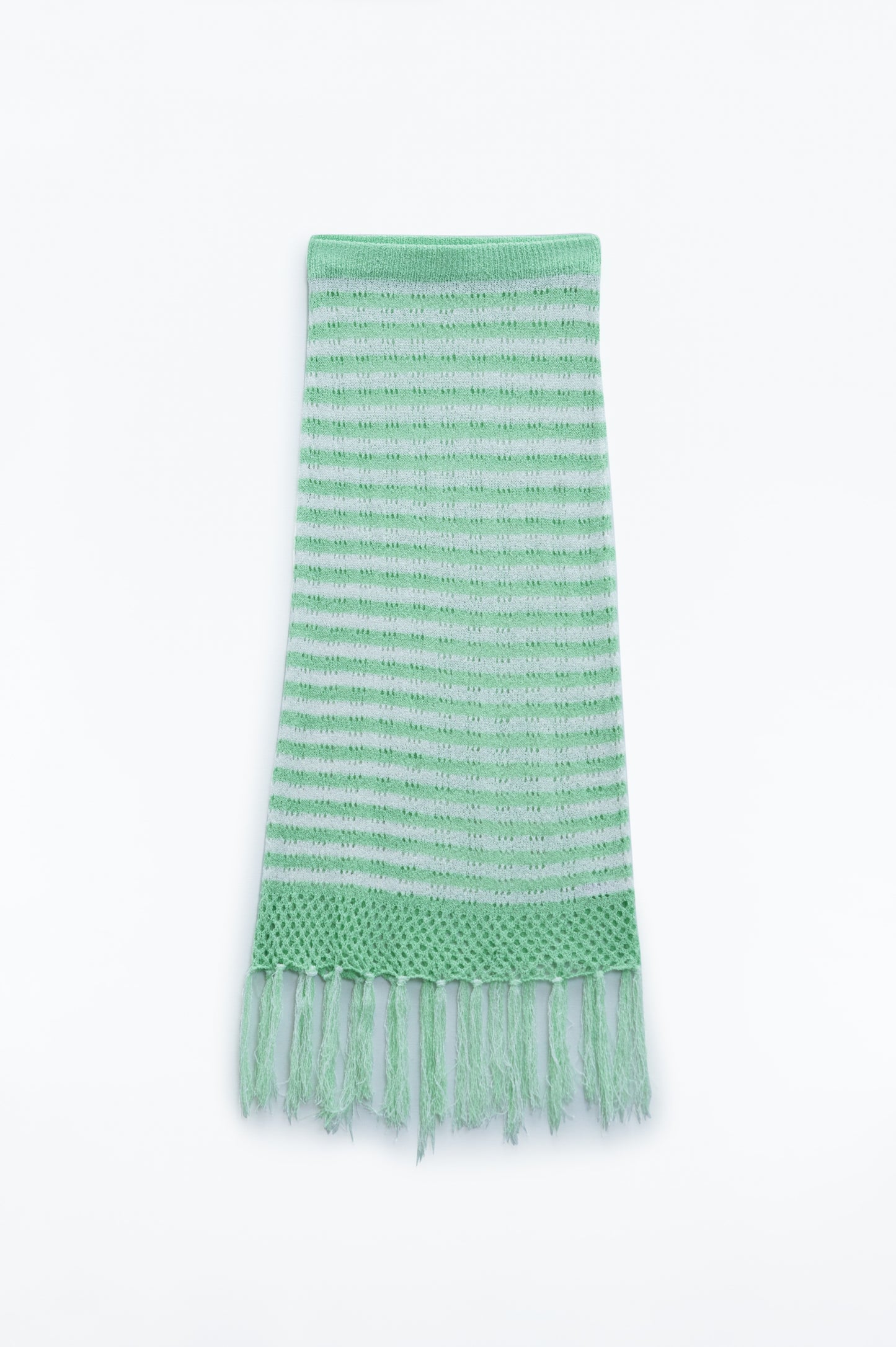 Q2 Falda blanca midi de crochet con rayas verdes y dobladillo de flecos