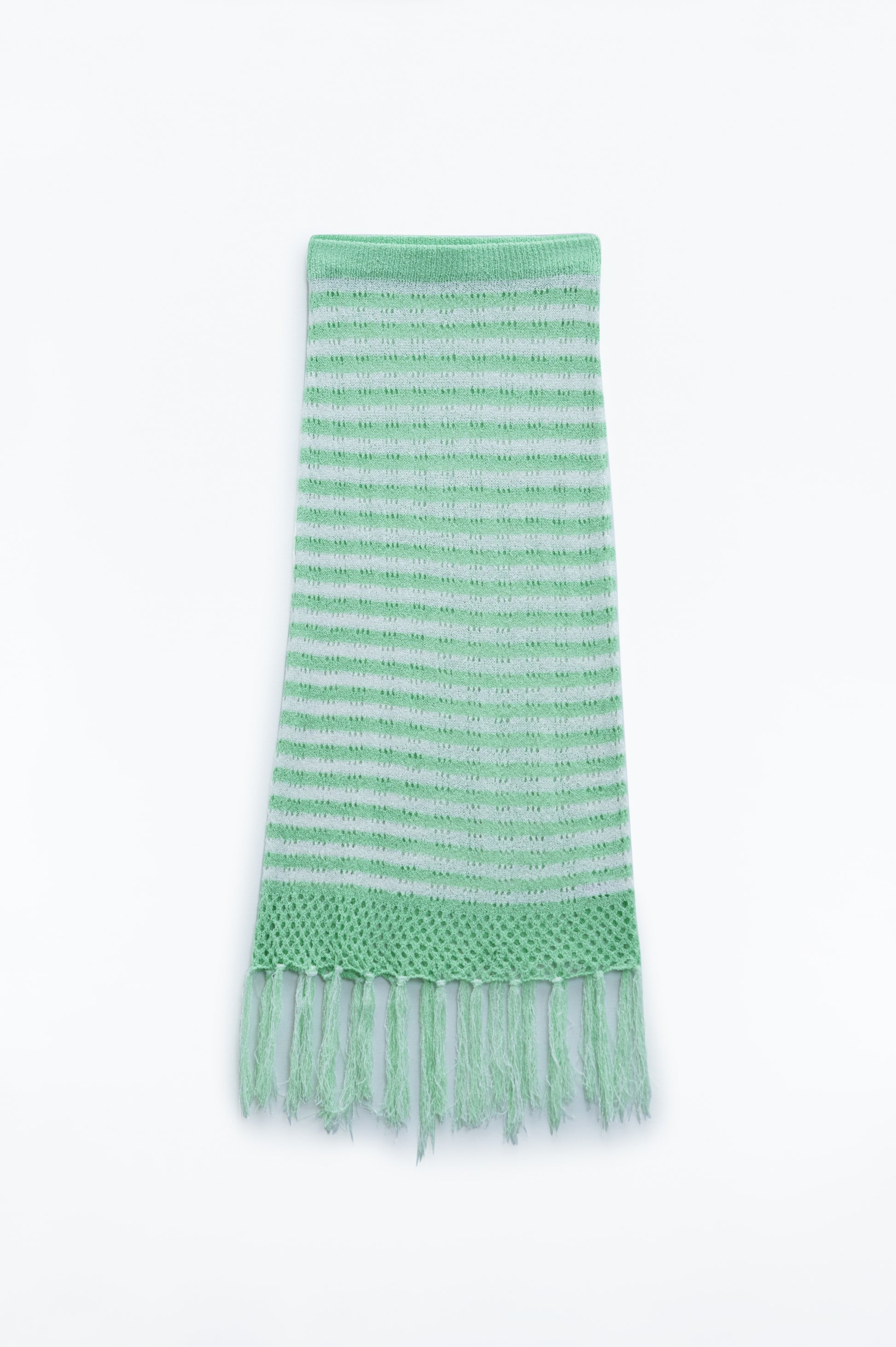 Q2 Falda blanca midi de crochet con rayas verdes y dobladillo de flecos