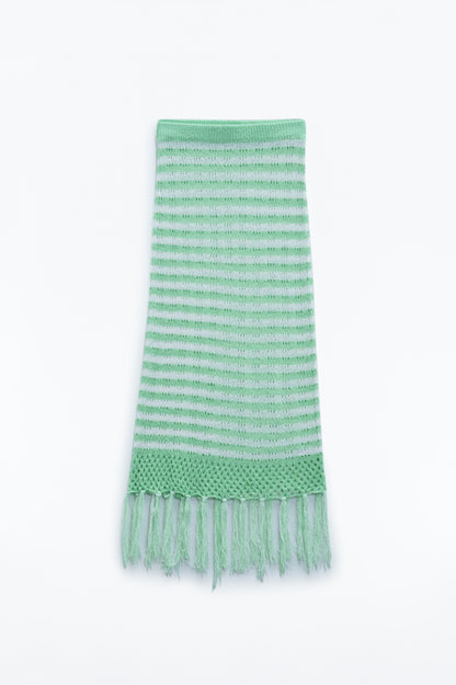 Q2 Falda blanca midi de crochet con rayas verdes y dobladillo de flecos