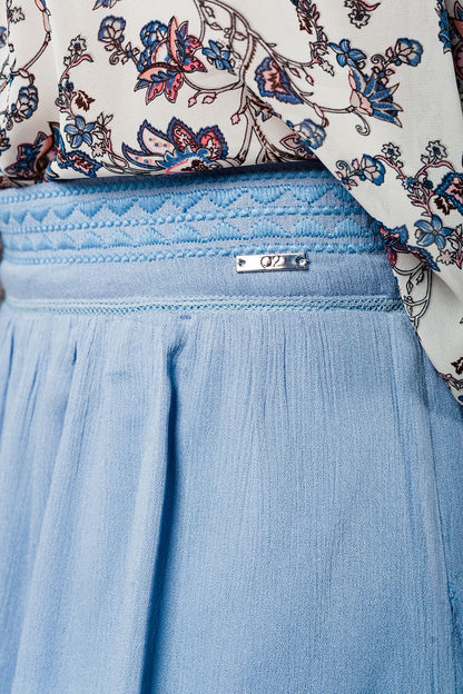 Falda corta azul con bordado azteca