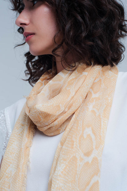 Fular amarillo con estampado de leopardo
