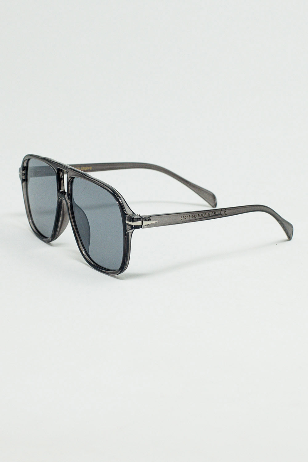 Gafas de Aviador Ovaladas con Lente Gris Ahumado en Gris
