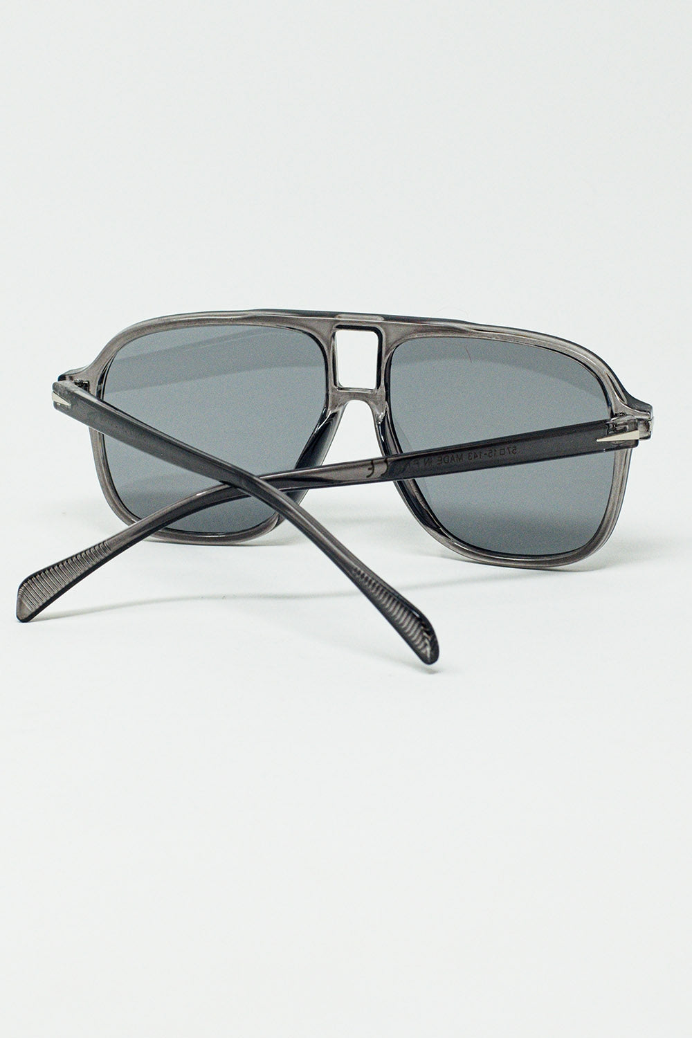 Gafas de Aviador Ovaladas con Lente Gris Ahumado en Gris