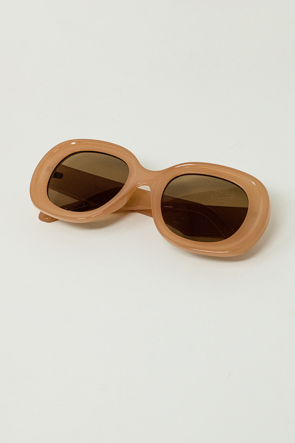 Gafas de sol circulares de gran tamaño en color beige
