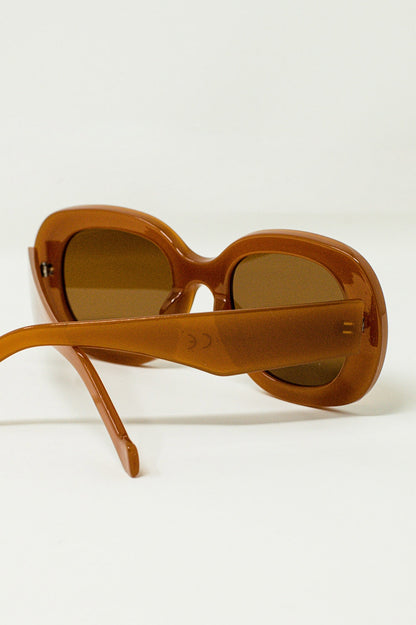 Gafas de sol circulares y grandes en marron
