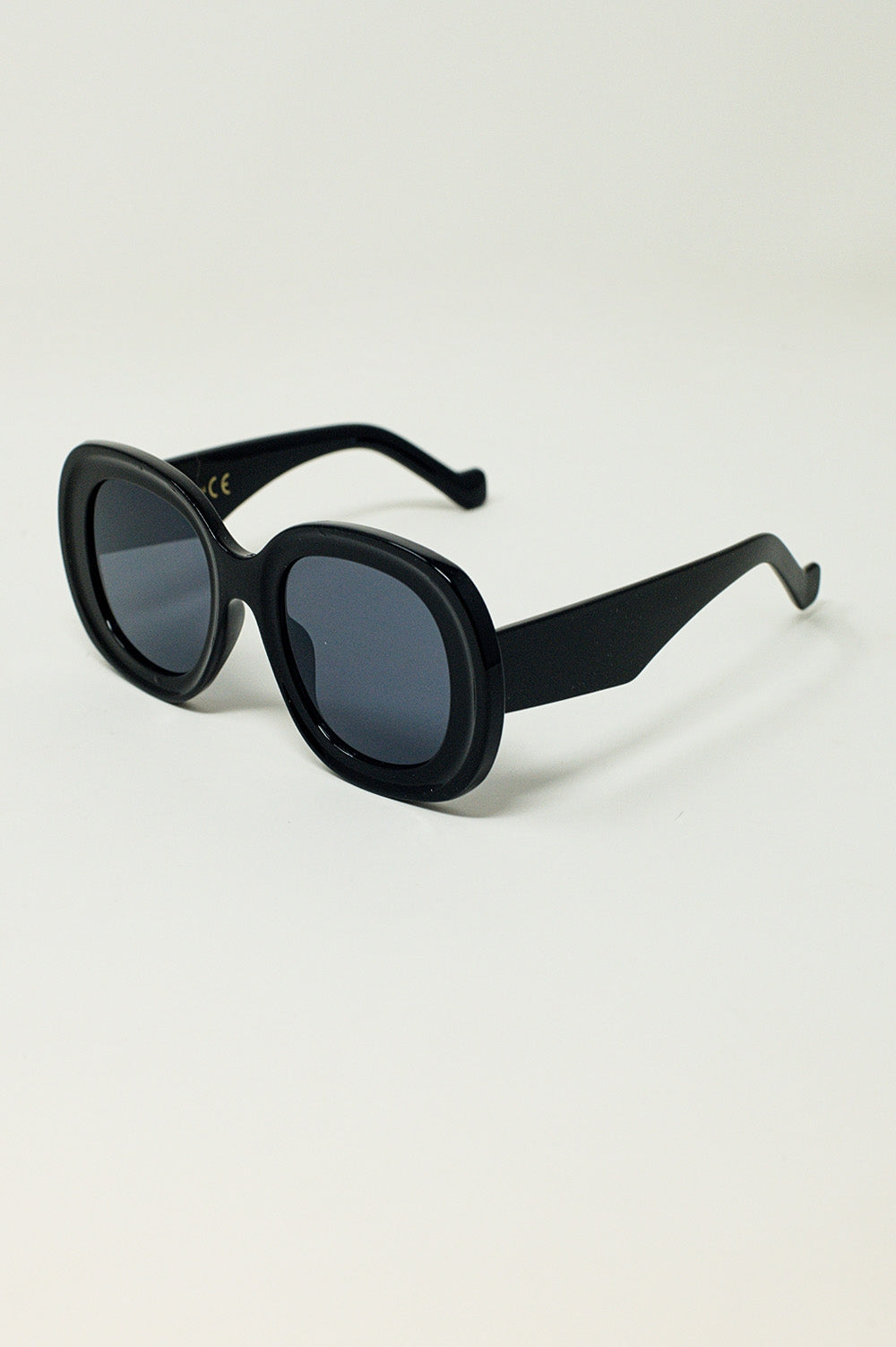 Gafas de sol circulares y grandes en negro