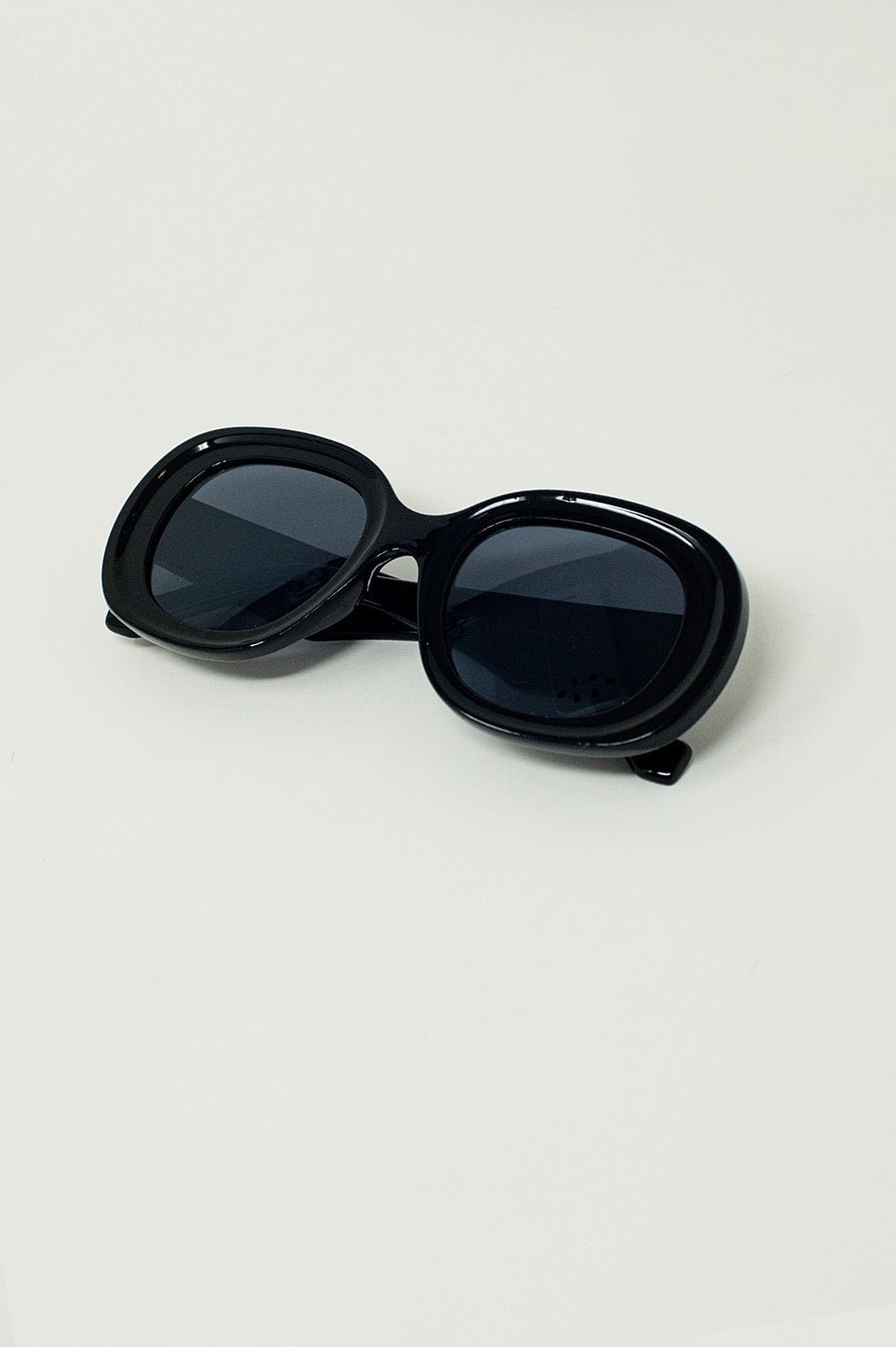 Gafas de sol circulares y grandes en negro