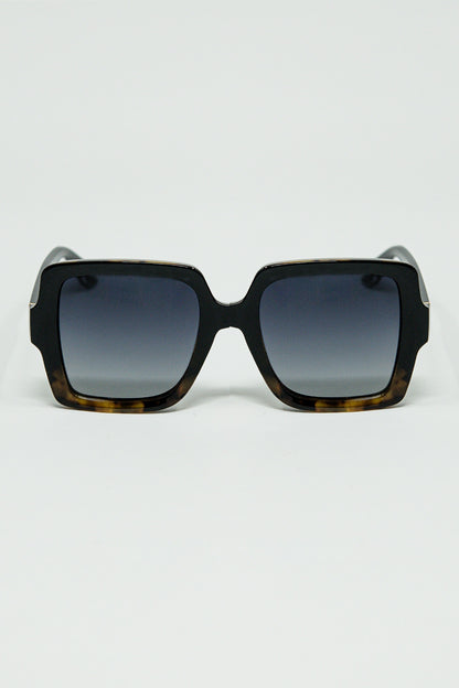 Q2 Gafas de sol con montura con estampado degradado y patillas negras
