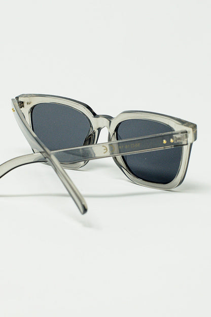 Gafas de sol con montura cuadrada biselada en gris