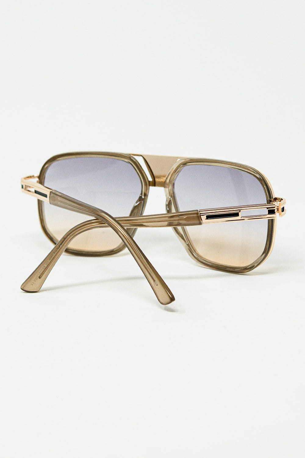 gafas de sol con montura de acetato beige pulido