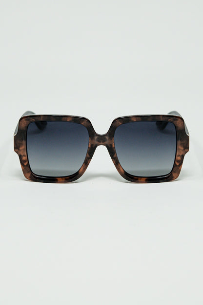 Q2 Gafas de sol con montura estampada marrón y patillas negras